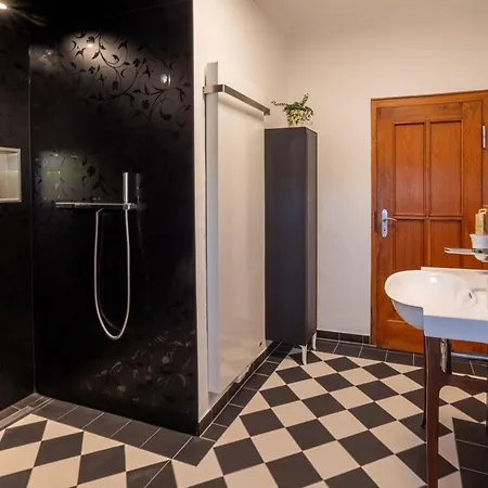 Tropical Wellness I Sauna I Whirlpool I Hot Tub I Tv I Bbq Appartement *