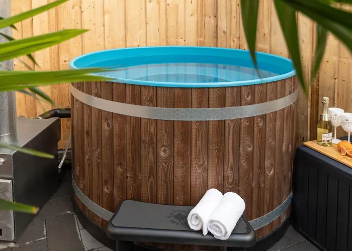 Tropical Wellness I Sauna I Whirlpool I Hot Tub I Tv I Bbq Apartament