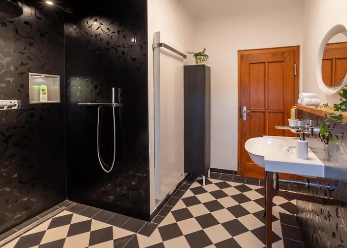 Tropical Wellness I Sauna I Whirlpool I Hot Tub I Tv I Bbq Apartament *